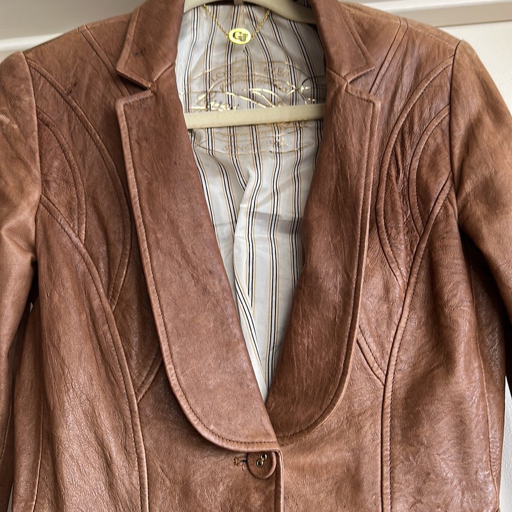Leather jacket - Picture 4 of 12